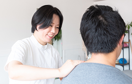 愛知県の整体、理学療法士、柔道整復師、カイロプラクティック、パーソナルトレーニンナー、エステシャン、セラピスト、インストラクターが、キャリアアップのために学校に通う。肩こり、頭痛。